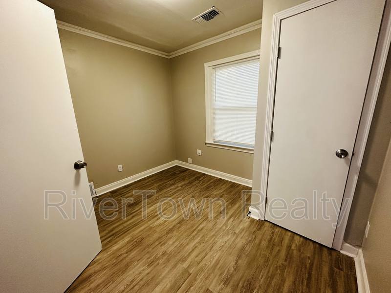 House for rent at 1074 E Walthal Circle, Memphis, TN 38111