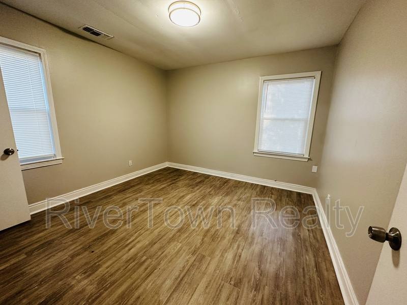 House for rent at 1074 E Walthal Circle, Memphis, TN 38111