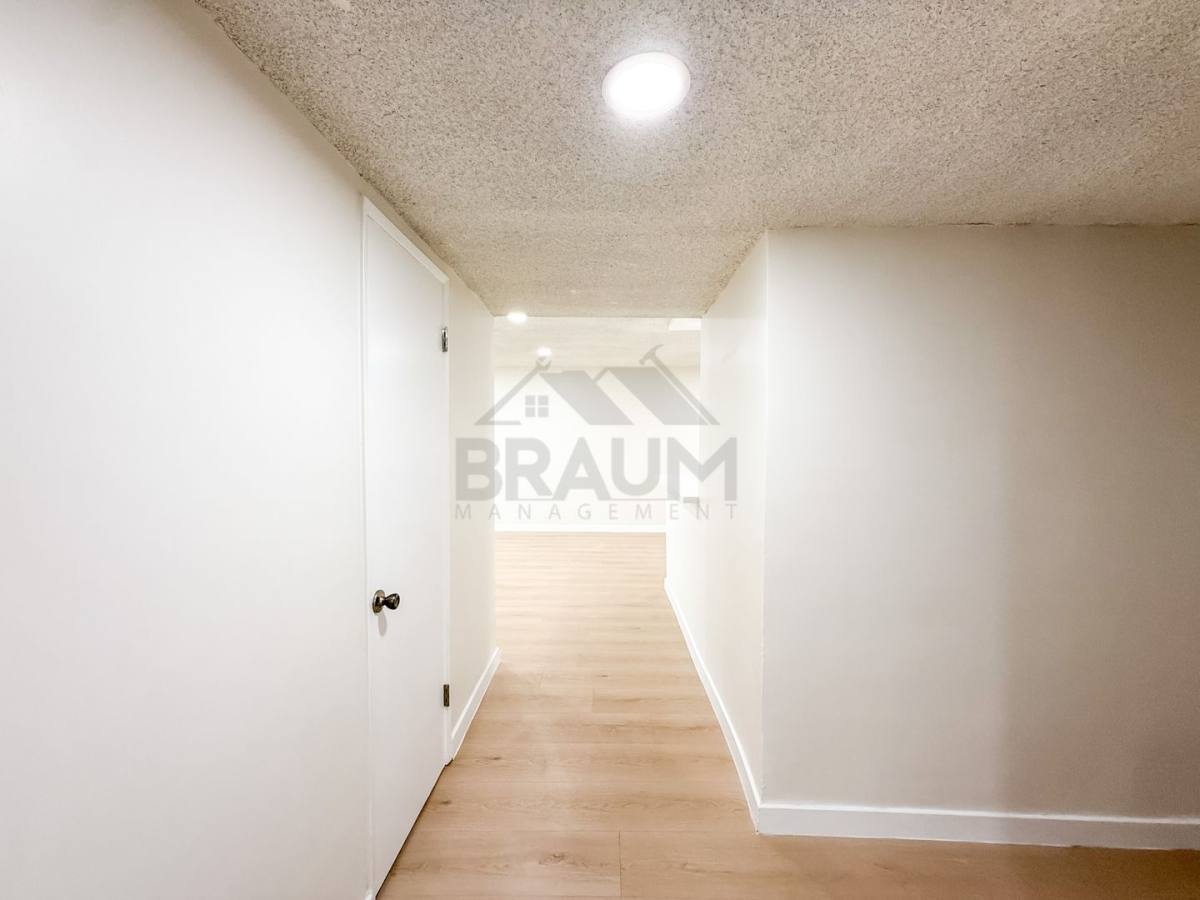 Apartment for rent at 6041 Whitsett Ave, North Hollywood, CA 91606