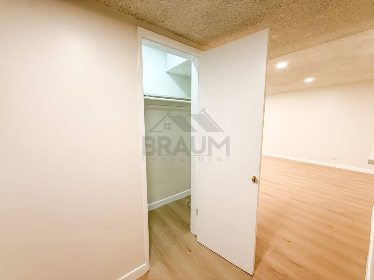 Apartment for rent at 6041 Whitsett Ave, North Hollywood, CA 91606