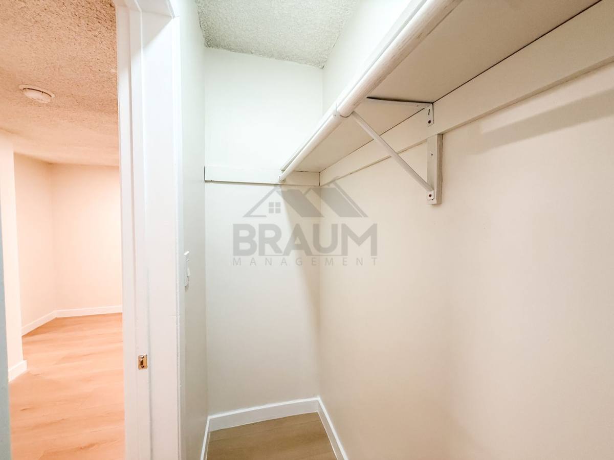 Apartment for rent at 6041 Whitsett Ave, North Hollywood, CA 91606