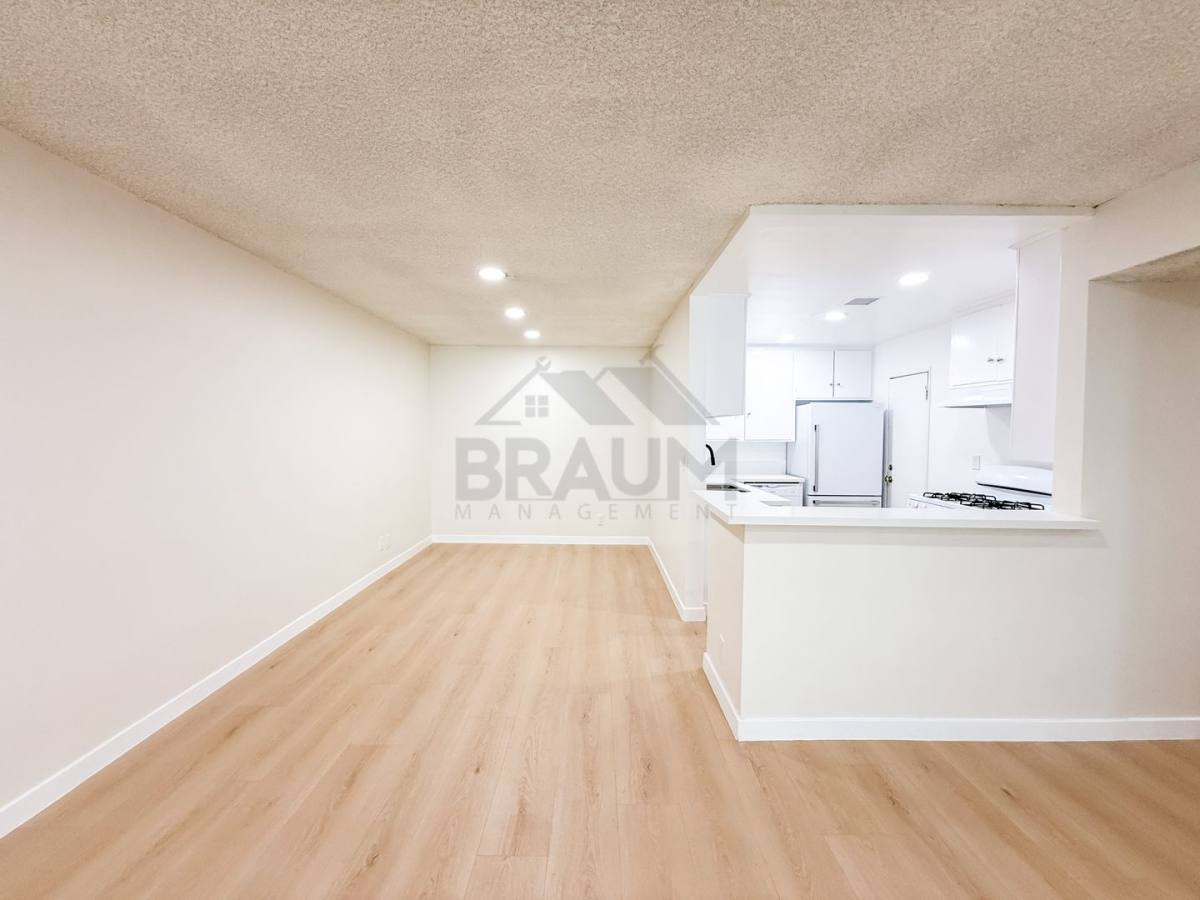 Apartment for rent at 6041 Whitsett Ave, North Hollywood, CA 91606