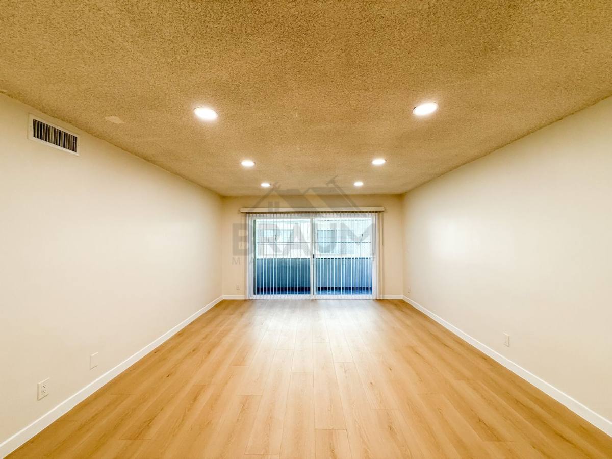 Apartment for rent at 6041 Whitsett Ave, North Hollywood, CA 91606