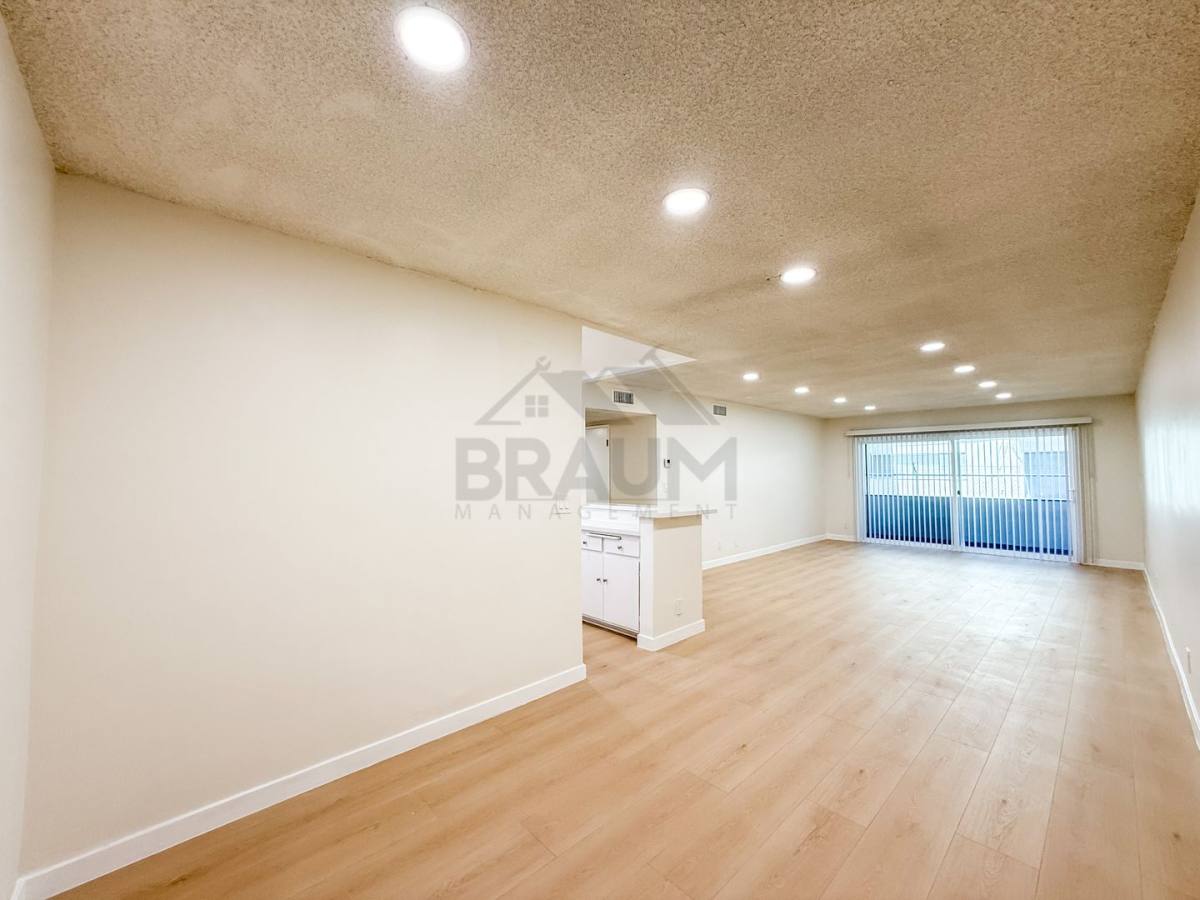 Apartment for rent at 6041 Whitsett Ave, North Hollywood, CA 91606