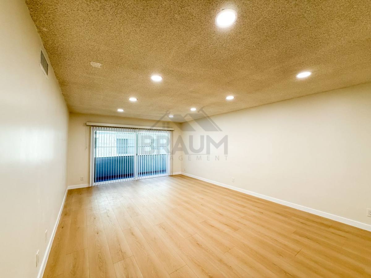 Apartment for rent at 6041 Whitsett Ave, North Hollywood, CA 91606