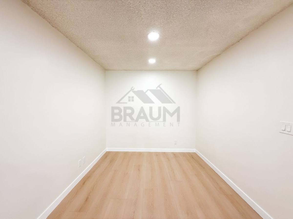 Apartment for rent at 6041 Whitsett Ave, North Hollywood, CA 91606
