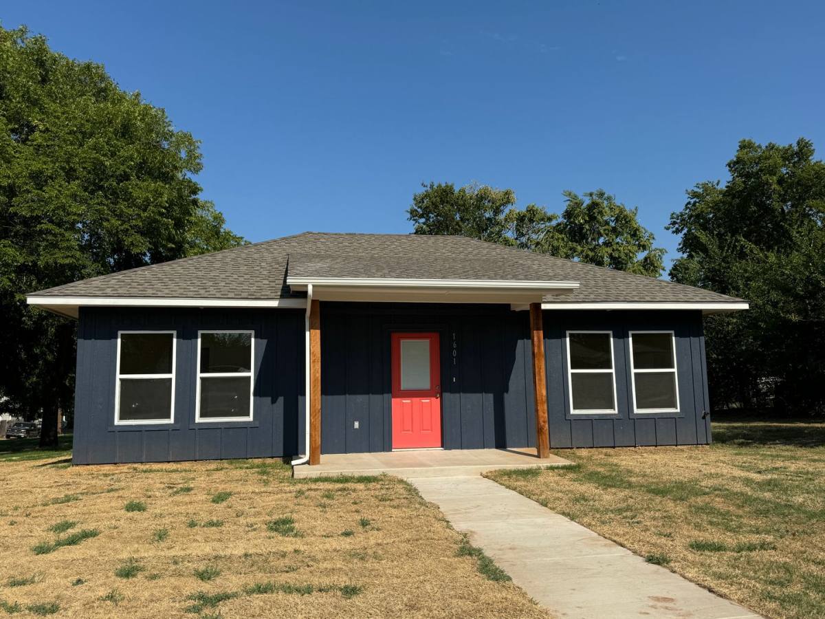 House for rent at 1601 S 8th St, Chickasha, OK 73018