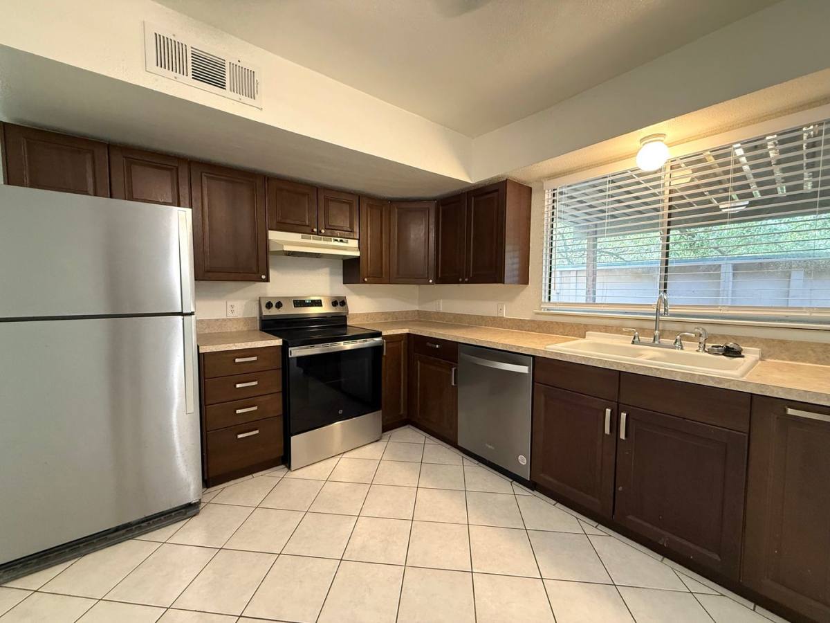 Townhouse for rent at 900 W Village Lane, Austin, TX 78758