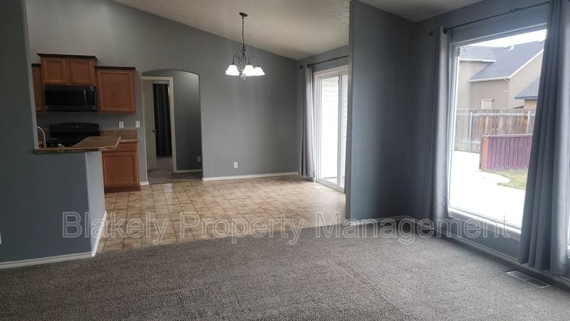 House for rent at 2589 W Whitelaw Dr, Meridian, ID 83646
