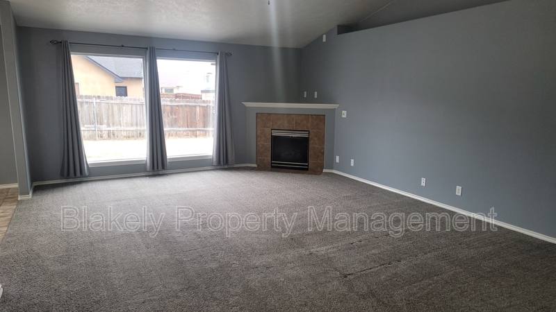 House for rent at 2589 W Whitelaw Dr, Meridian, ID 83646