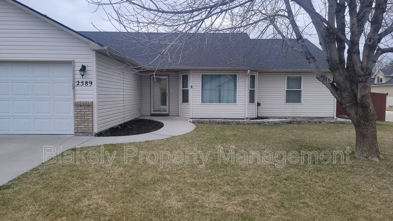House for rent at 2589 W Whitelaw Dr, Meridian, ID 83646
