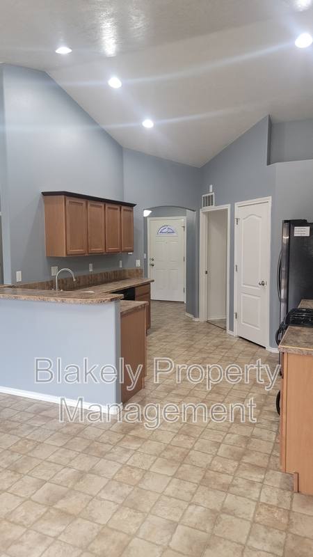 House for rent at 2589 W Whitelaw Dr, Meridian, ID 83646