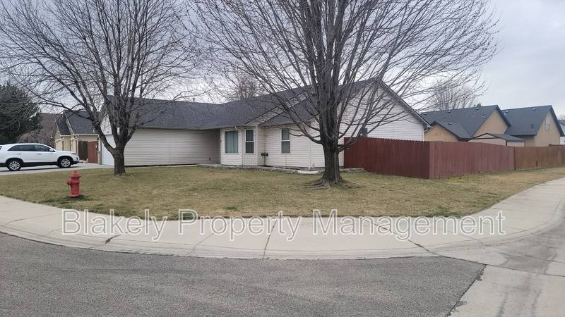 House for rent at 2589 W Whitelaw Dr, Meridian, ID 83646