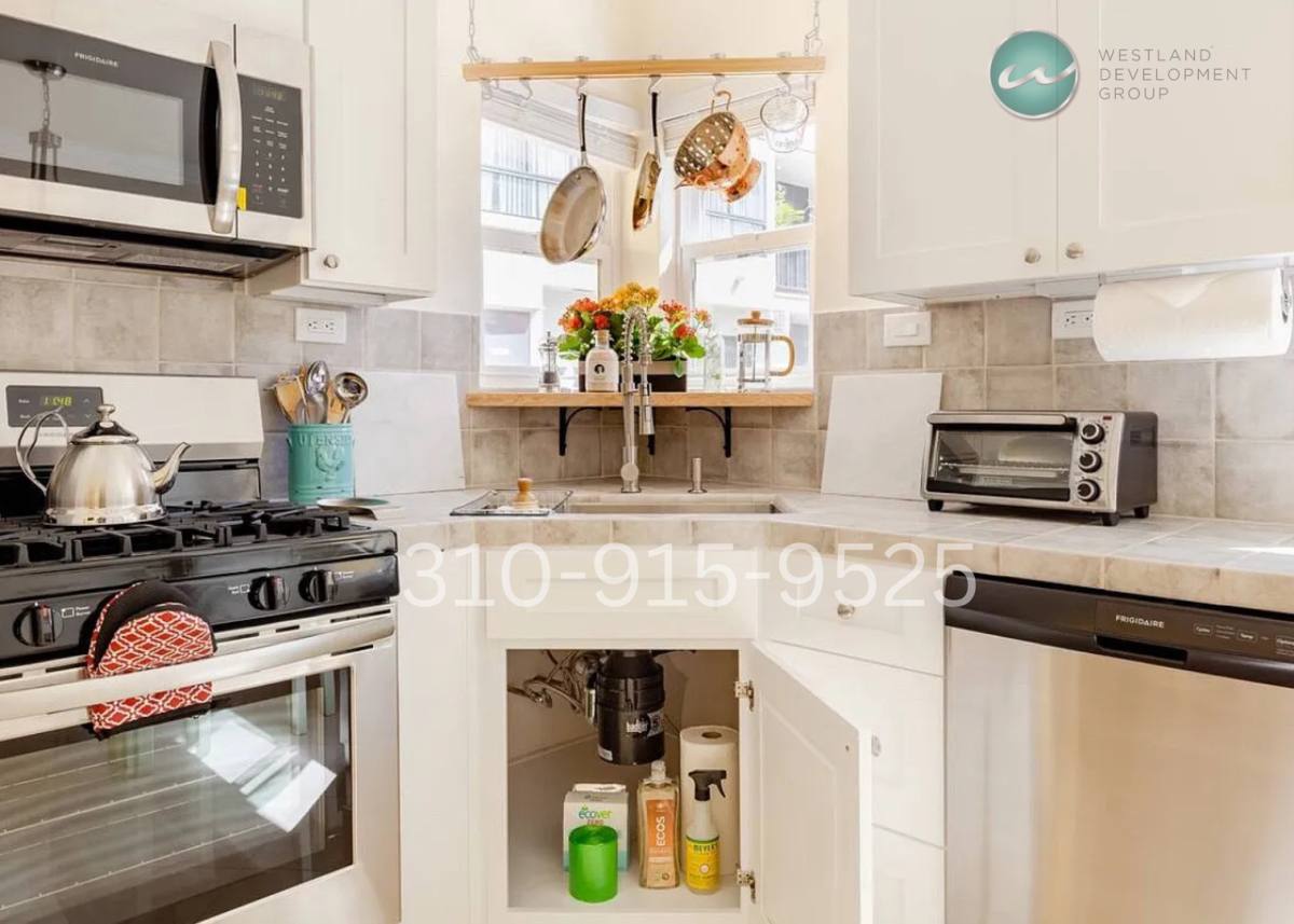 Apartment for rent at 11817 Darlington Ave, Los Angeles, CA 90049