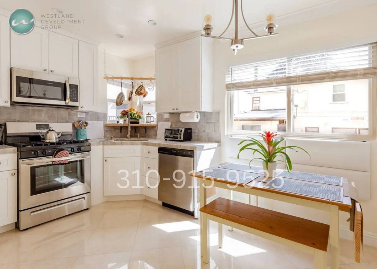 Apartment for rent at 11817 Darlington Ave, Los Angeles, CA 90049