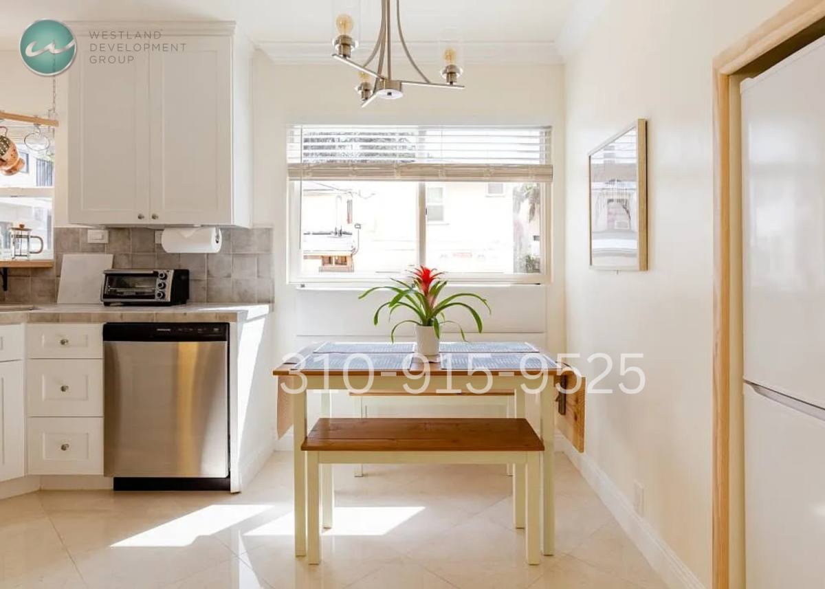Apartment for rent at 11817 Darlington Ave, Los Angeles, CA 90049