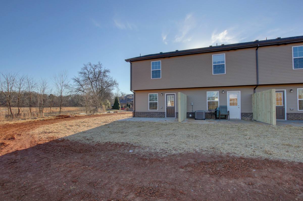 Apartment for rent at 985 Big Sky Dr, Clarksville, TN 37040