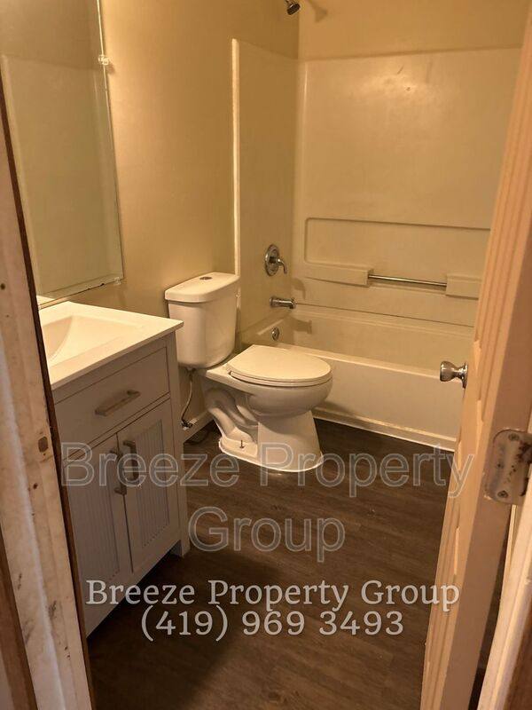 House for rent at 913 Hawthorne St, Youngstown, OH 44502