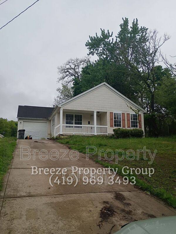 House for rent at 913 Hawthorne St, Youngstown, OH 44502