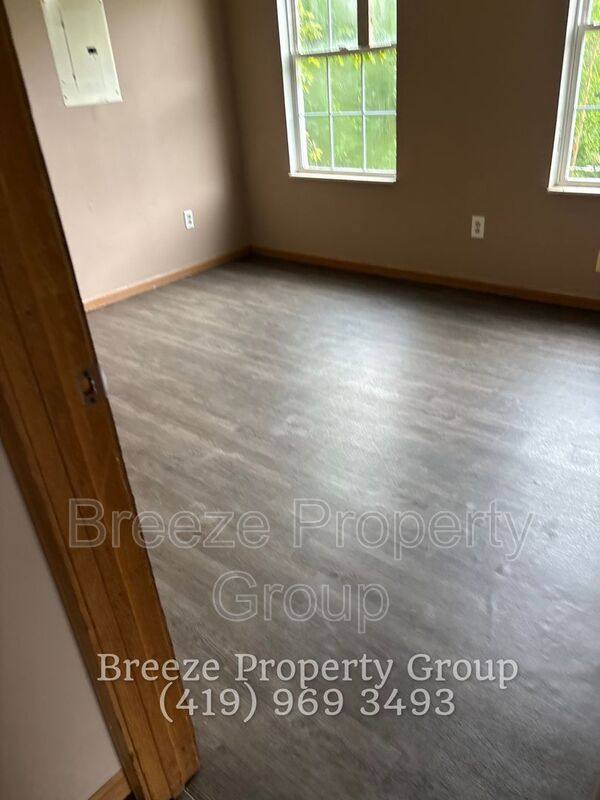 House for rent at 913 Hawthorne St, Youngstown, OH 44502
