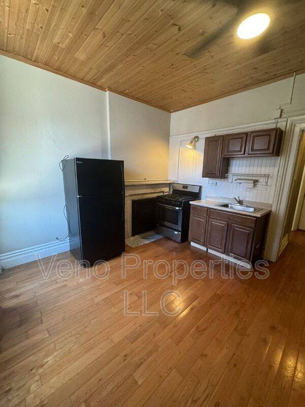 House for rent at 16 2nd St #2R, Troy, NY 12180