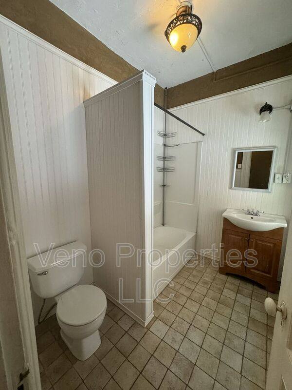 House for rent at 16 2nd St #2R, Troy, NY 12180