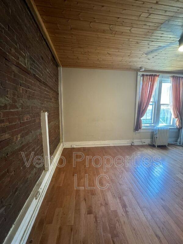 House for rent at 16 2nd St #2R, Troy, NY 12180