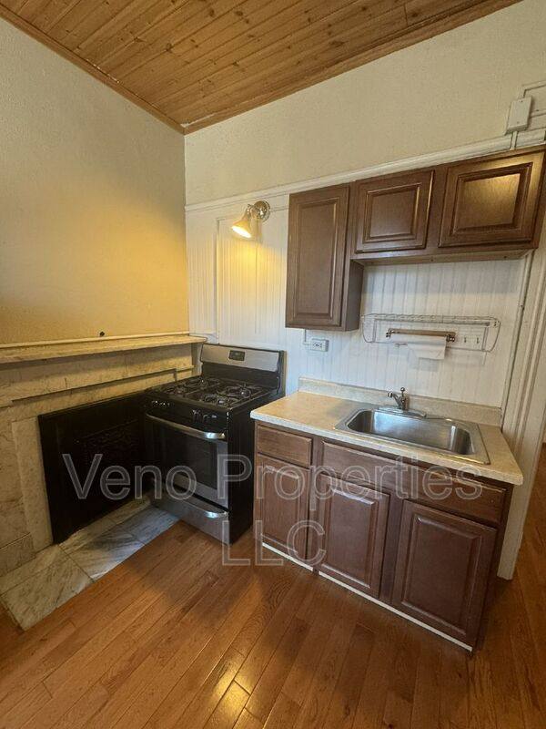House for rent at 16 2nd St #2R, Troy, NY 12180