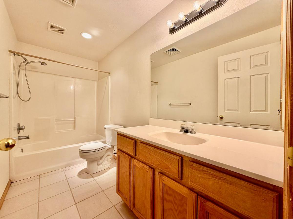 Townhouse for rent at 1547-1549 SW Rimrock Way, Redmond, OR 97756