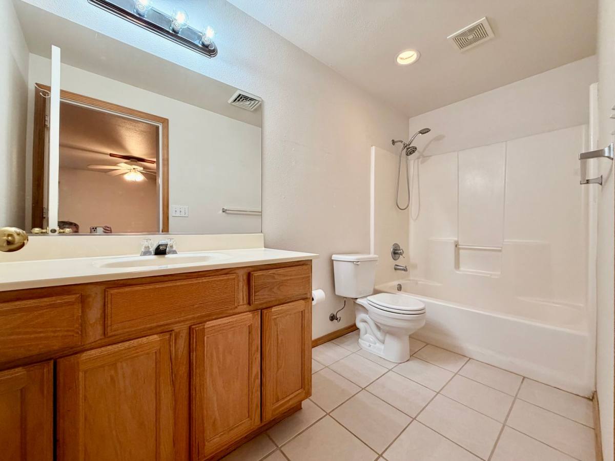 Townhouse for rent at 1547-1549 SW Rimrock Way, Redmond, OR 97756