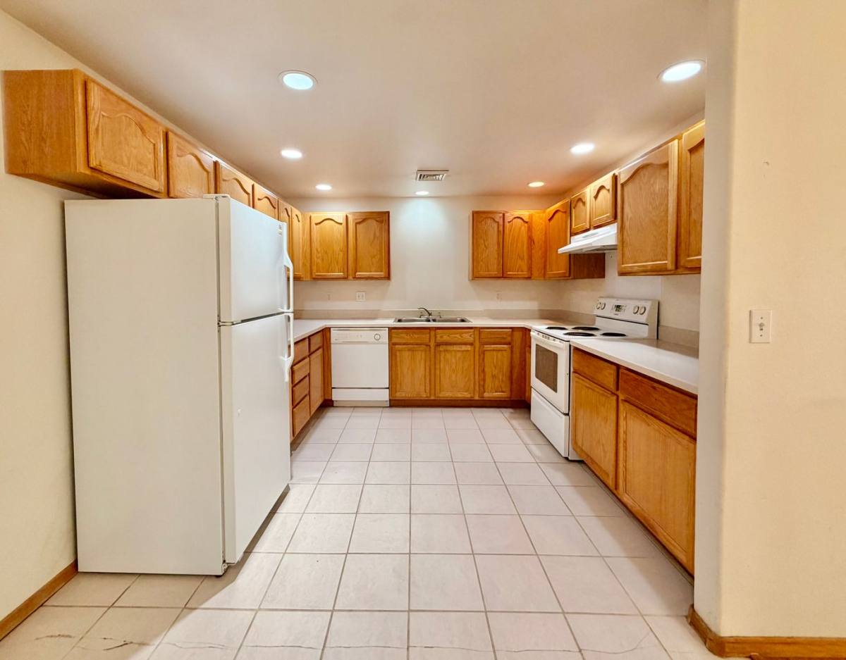 Townhouse for rent at 1547-1549 SW Rimrock Way, Redmond, OR 97756