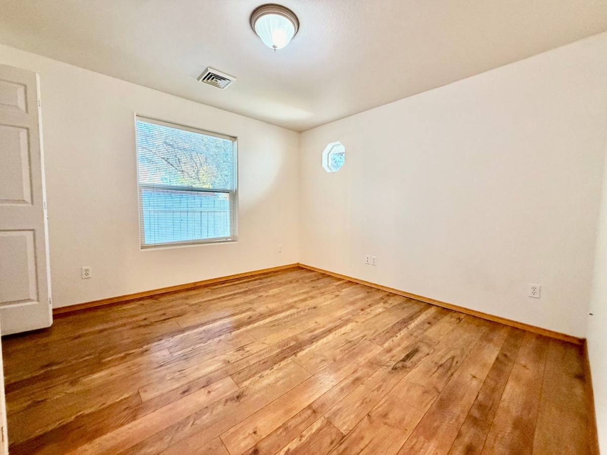 Townhouse for rent at 1547-1549 SW Rimrock Way, Redmond, OR 97756