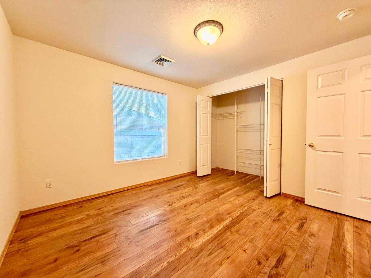 Townhouse for rent at 1547-1549 SW Rimrock Way, Redmond, OR 97756