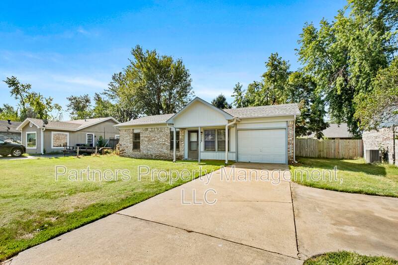 House for rent at 3520 W Olive St, Rogers, AR 72756