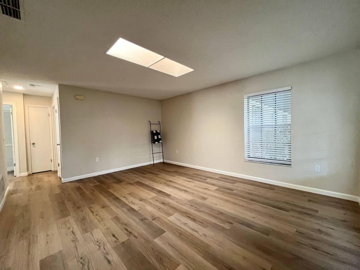 Apartment for rent at 117 E Myrtle St, Apopka, FL 32703