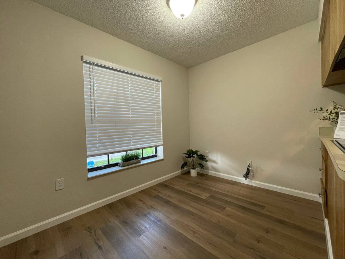 Apartment for rent at 117 E Myrtle St, Apopka, FL 32703