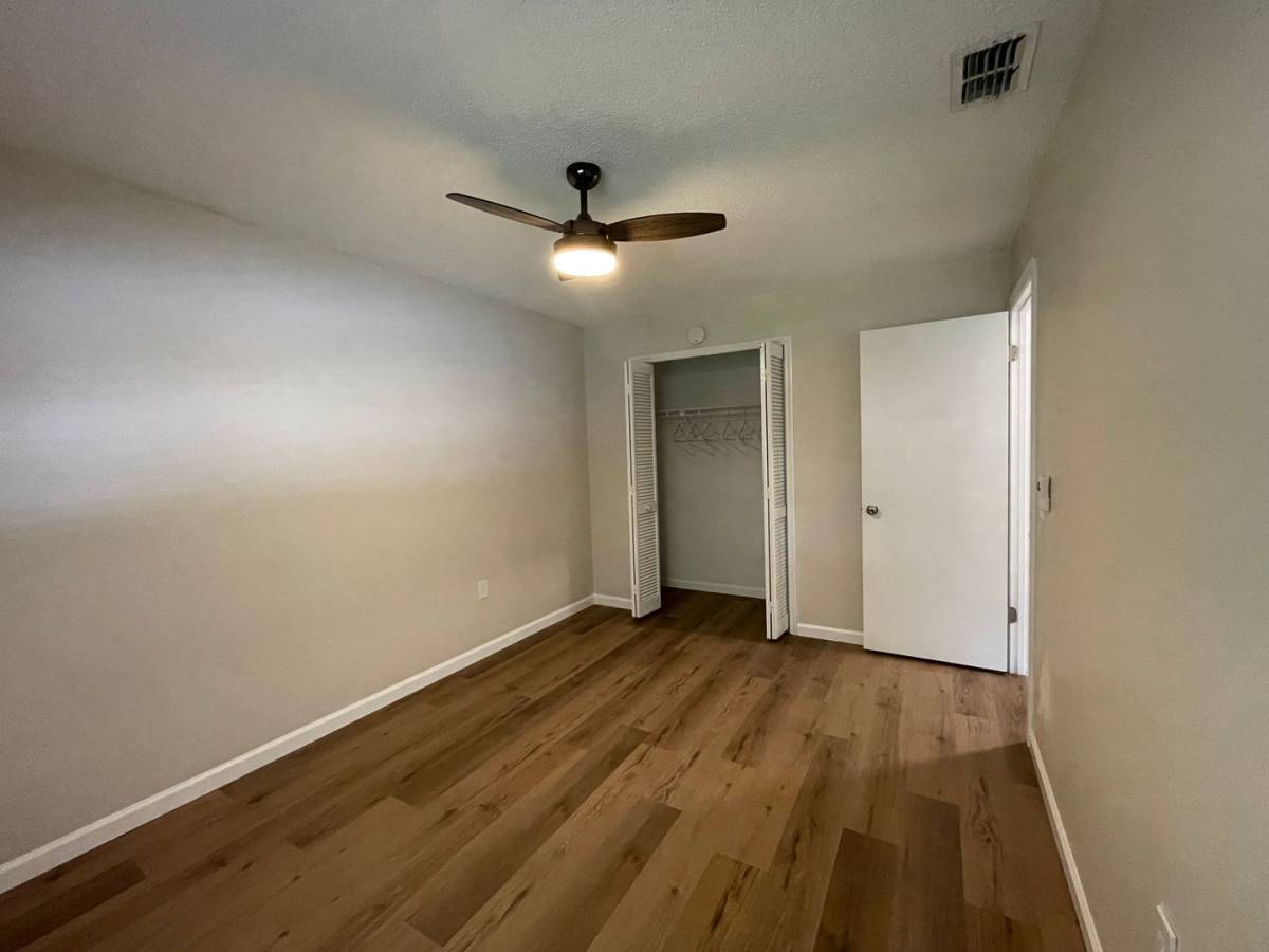 Apartment for rent at 117 E Myrtle St, Apopka, FL 32703
