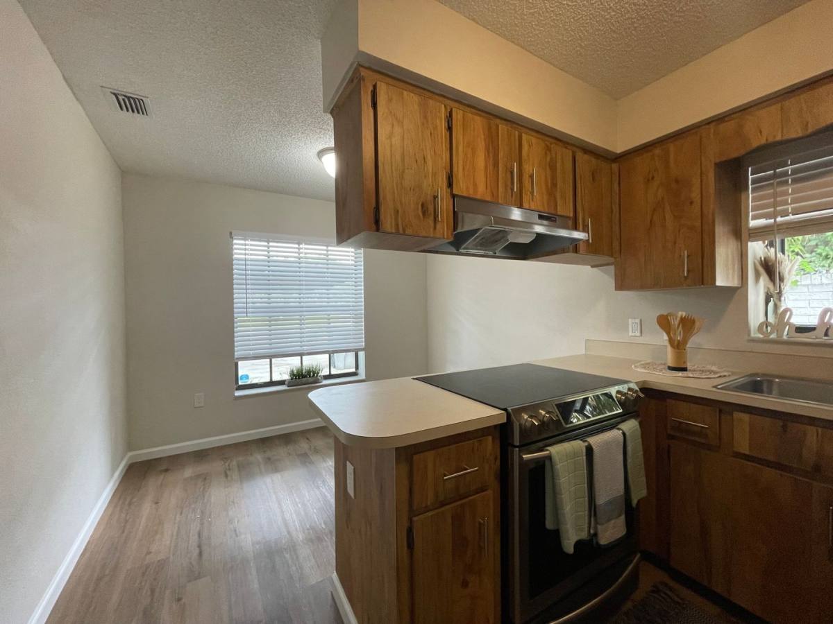 Apartment for rent at 117 E Myrtle St, Apopka, FL 32703
