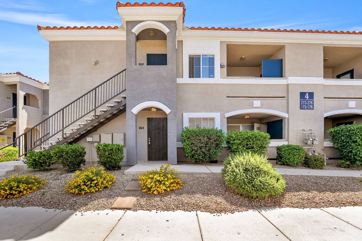 Apartment for rent at 10245 S Maryland Parkway, Las Vegas, NV 89183
