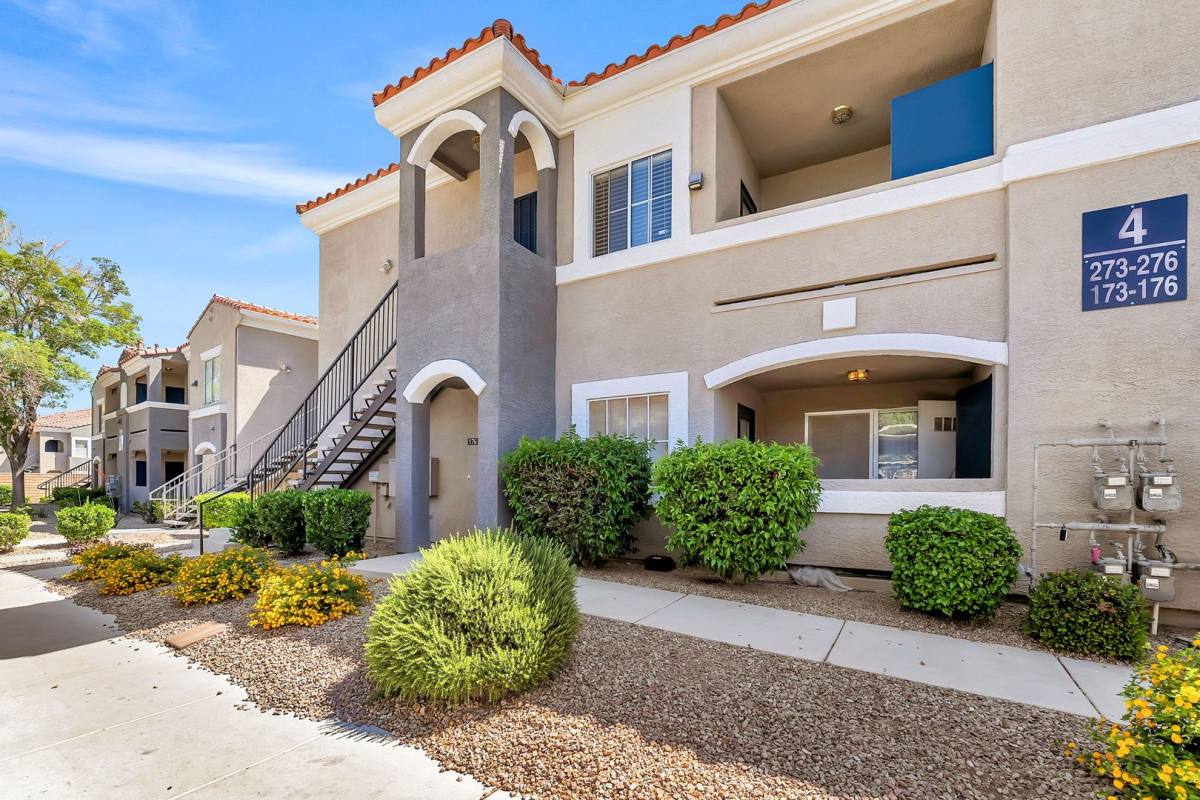 Apartment for rent at 10245 S Maryland Parkway, Las Vegas, NV 89183