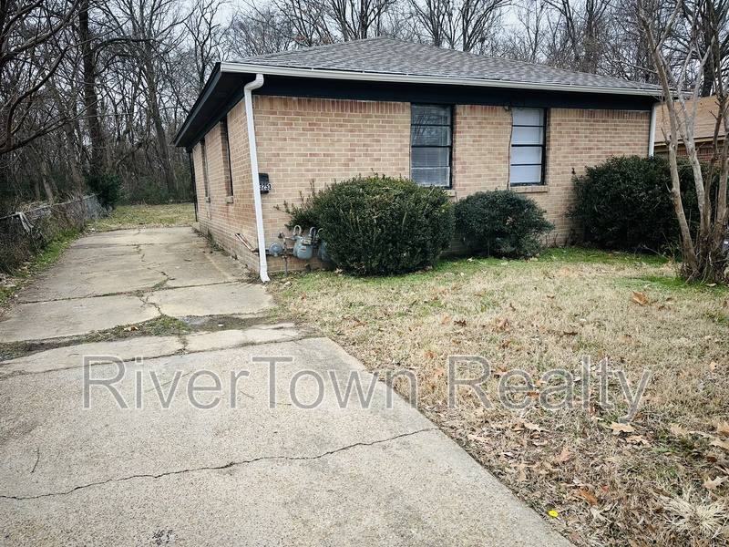 House for rent at 3253 Ford Rd, Memphis, TN 38109