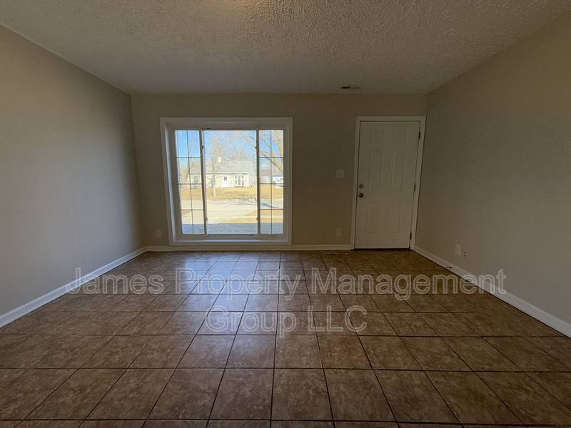 House for rent at 1004 Oakland Dr, Streamwood, IL 60107
