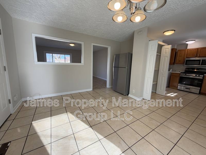 House for rent at 1004 Oakland Dr, Streamwood, IL 60107
