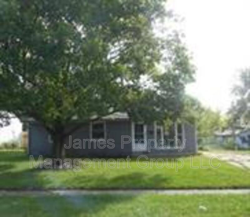 House for rent at 1004 Oakland Dr, Streamwood, IL 60107
