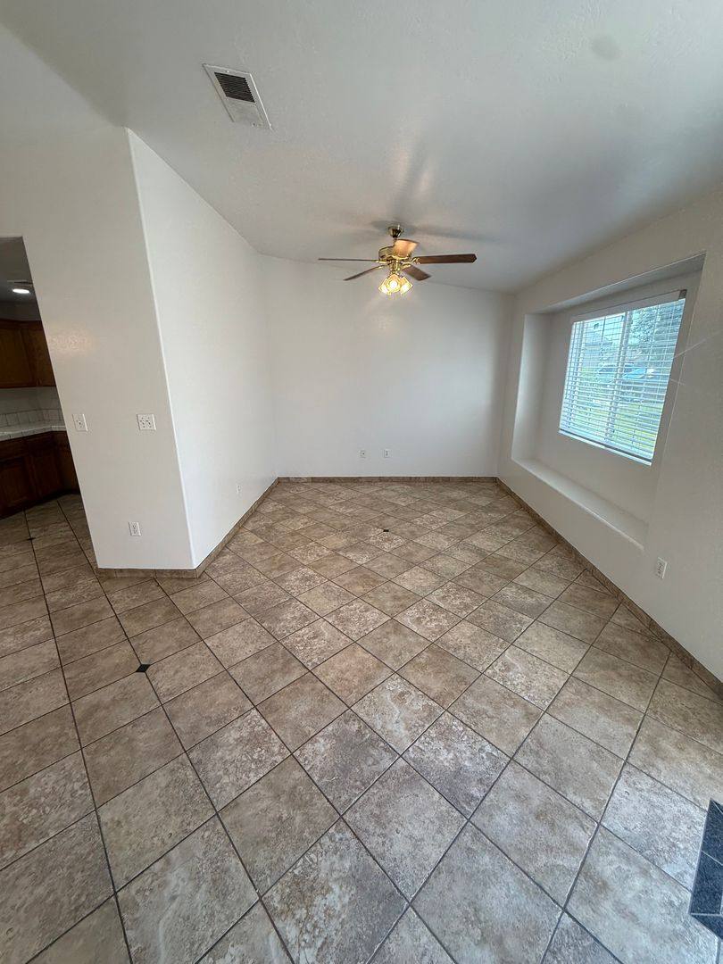 House for rent at 1318 Evadonna Rd, Bakersfield, CA 93307