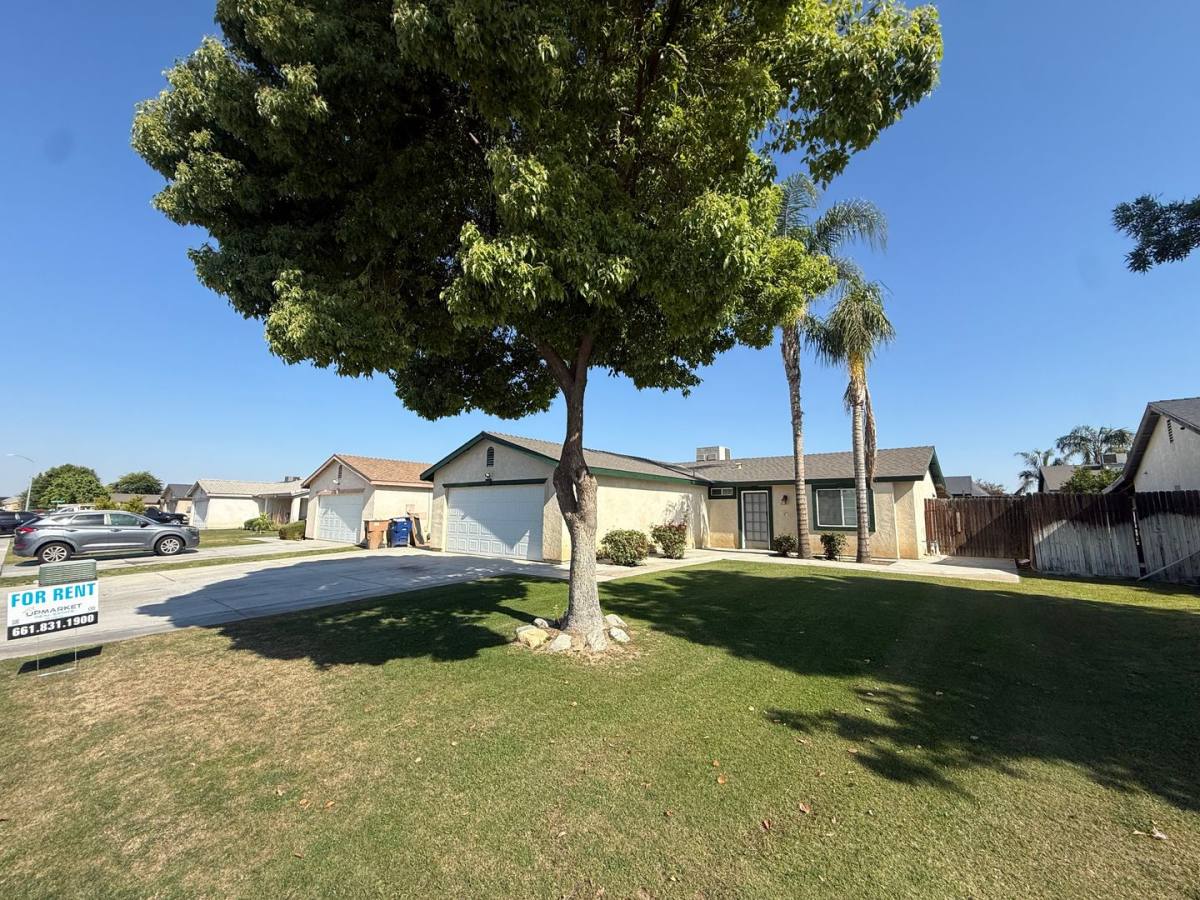 House for rent at 1318 Evadonna Rd, Bakersfield, CA 93307