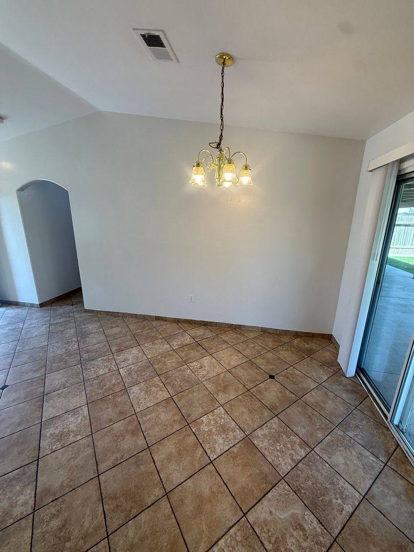 House for rent at 1318 Evadonna Rd, Bakersfield, CA 93307