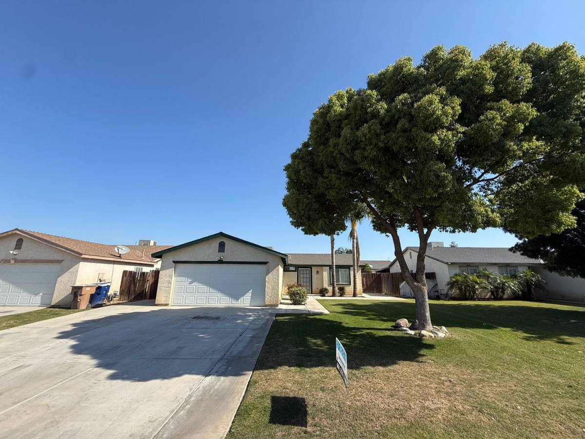 House for rent at 1318 Evadonna Rd, Bakersfield, CA 93307