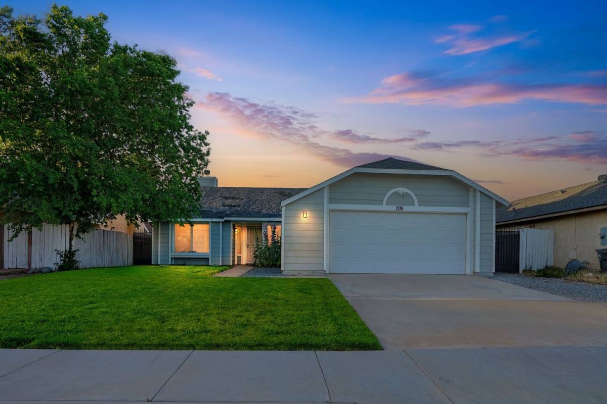 House for rent at 705 Desert Calico Dr, Lancaster, CA 93534
