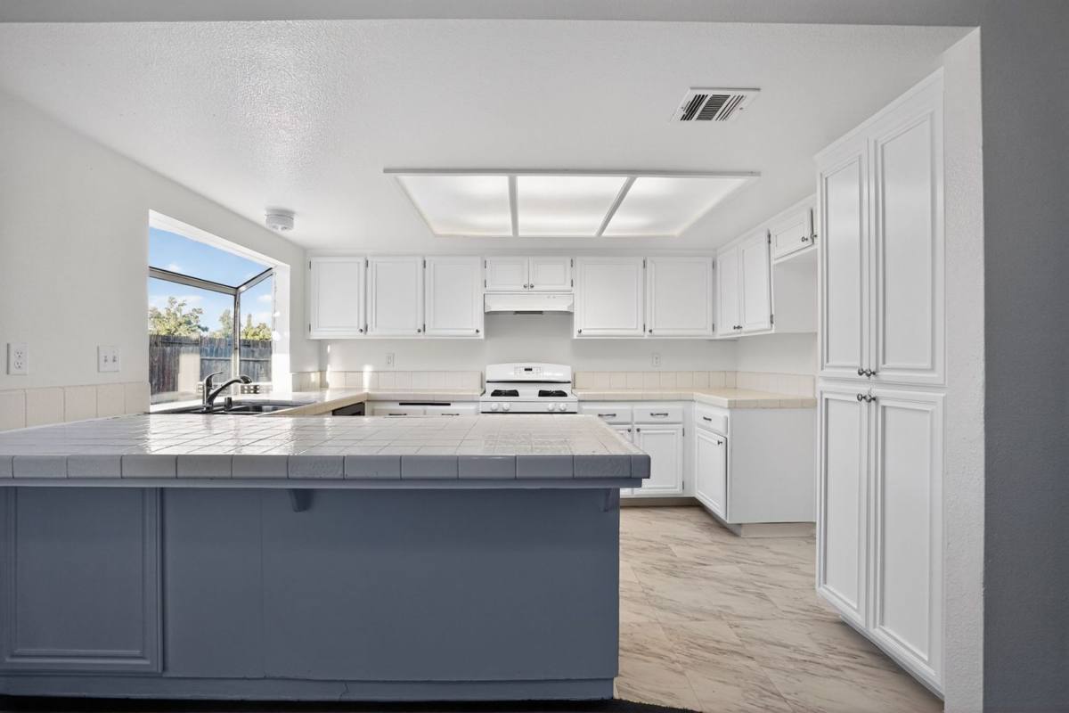 House for rent at 705 Desert Calico Dr, Lancaster, CA 93534